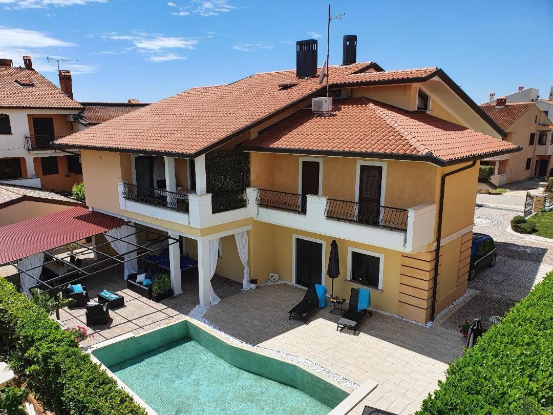רוביני Apartmens Alenka מראה חיצוני תמונה